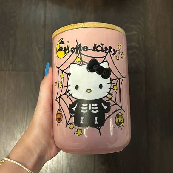 Hello kitty halloween container - Picture 1 of 3